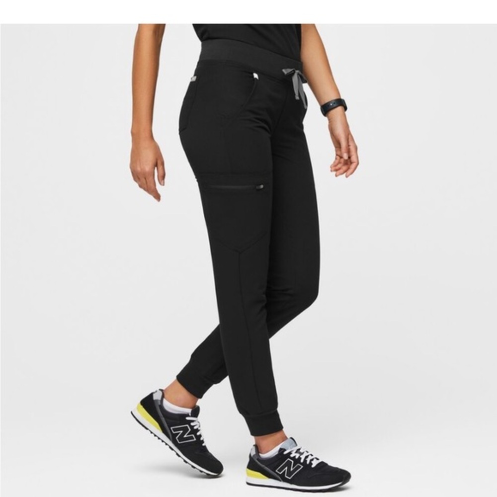FIGS Figs Zamora Jogger Scrub Pants in black Size XS / P